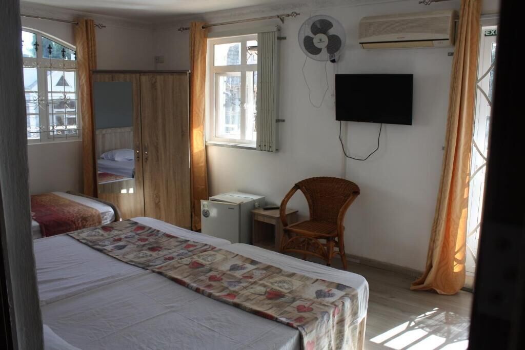 FAMILY, MULTIPLE BEDS
