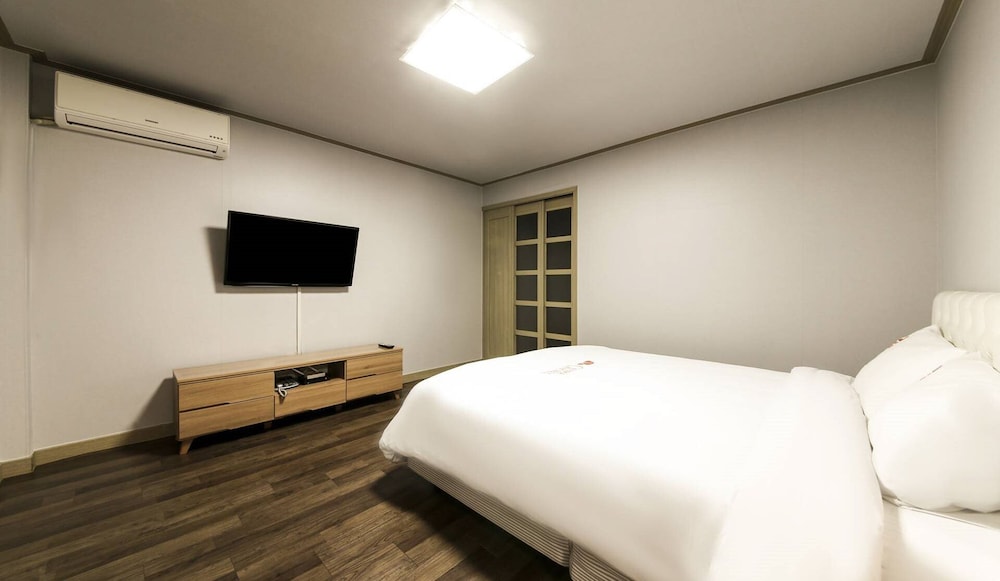 Orange Hotel 11/22