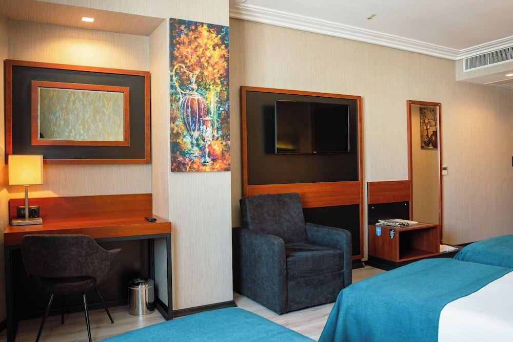 Grand Vaves Hotel 44/58