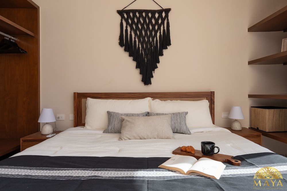 Mini, Deluxe, Studio, Suite, King Bed