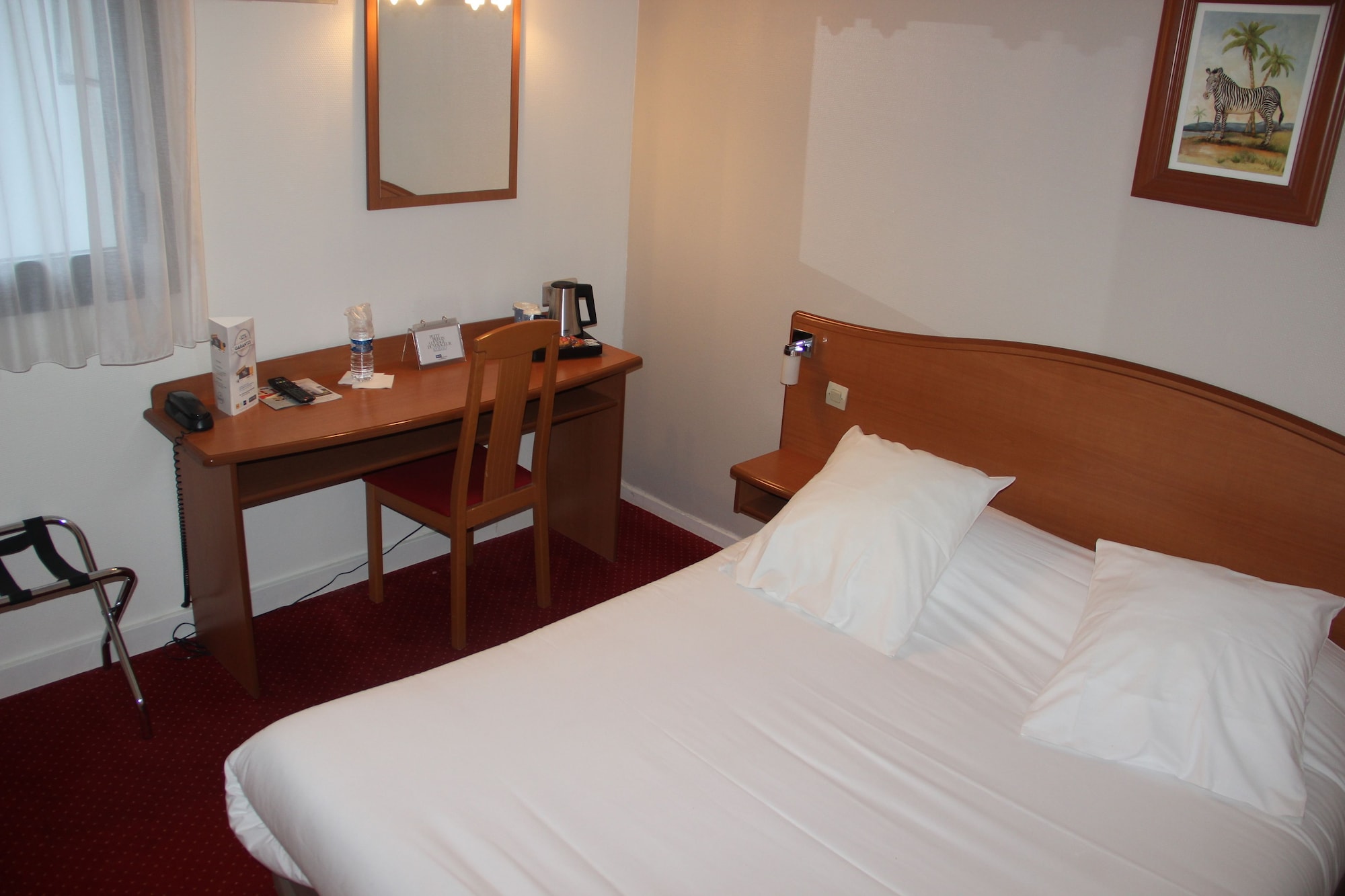 غرفة قياسية بسرير مزدوج، Hotel Kyriad Saint Quentin En Yvelines - Montigny 4/9