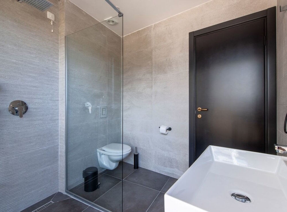 Soho Suites 46/54