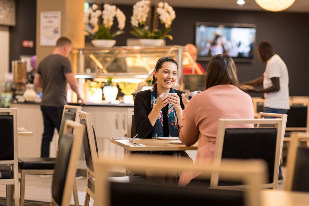 MAWSON LAKES HOTEL 48/64