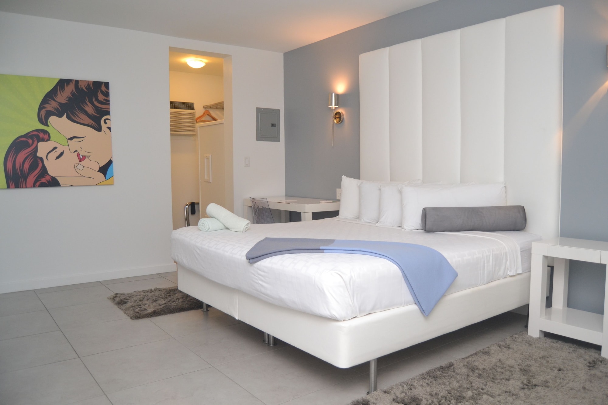 STUDIO, KING BED