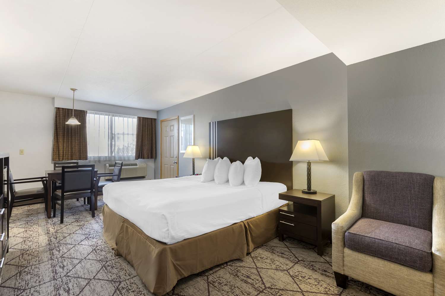 Suite, King Bed, Sauna, Bathtub