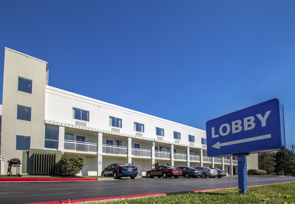 Motel6 Buffalo, NY - Airport - Williamsville 5/51