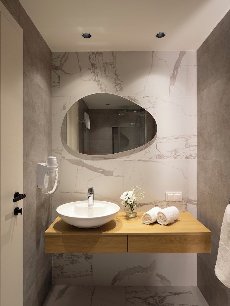 JUNO RESIDENCES 36/40