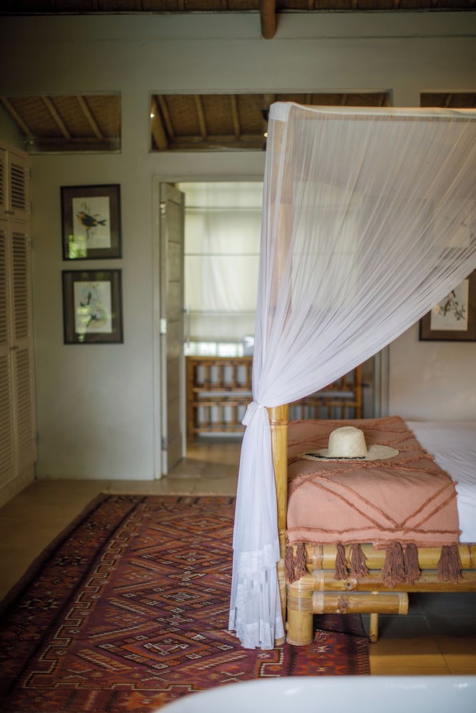 SUITE, KING BED, POOL VIEW