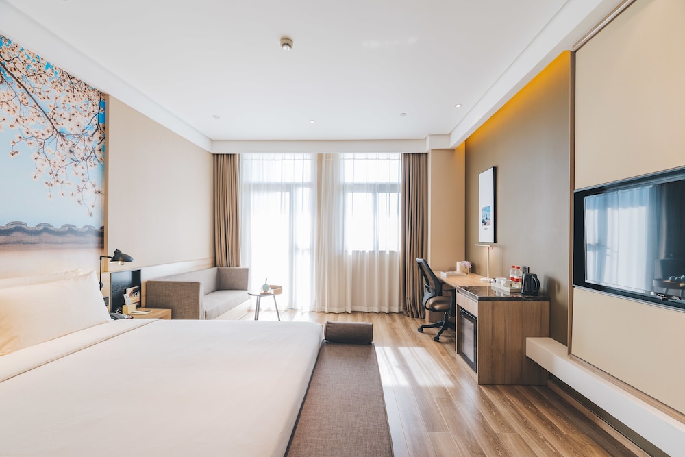 Atour Hotel (Suzhou North High Speed Railway Station, Qiyage Garden) 9/44