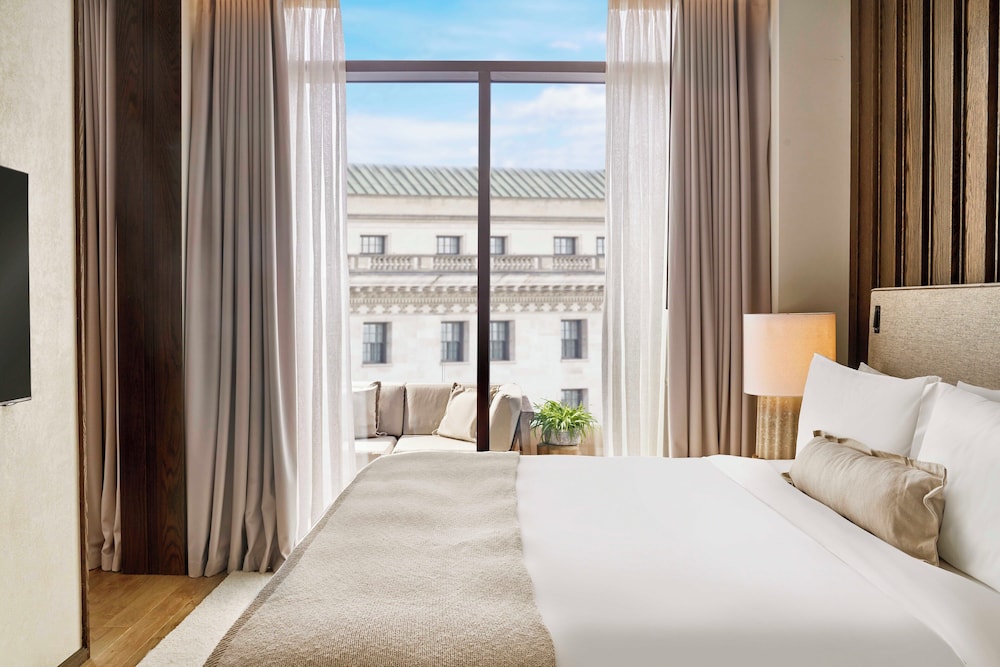 Skyline, Junior Suite, King Bed