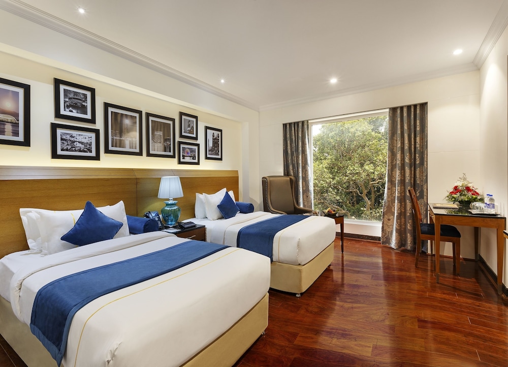 EXECUTIVE, SUITE, DOUBLE BED, CITY VIEW, PRIVATE BATHROOM, SOFA