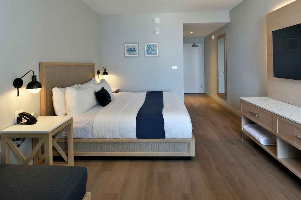 Standard, King Bed