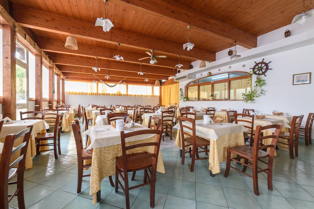 restaurant-cafeteria