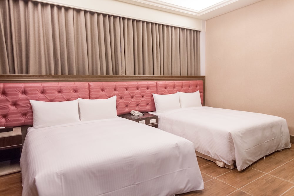 Maple Hotel 13/65