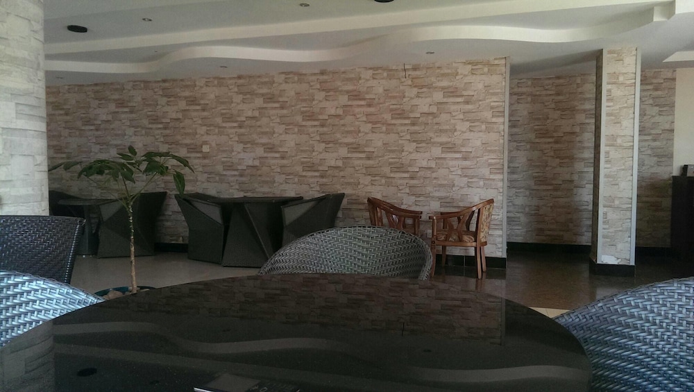 Makutano Hotel 7/18