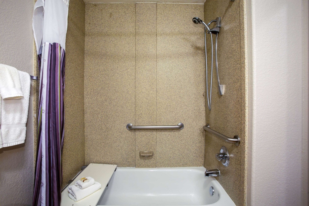 La Quinta Inn & Suites by Wyndham Kyle - Austin South 22/61