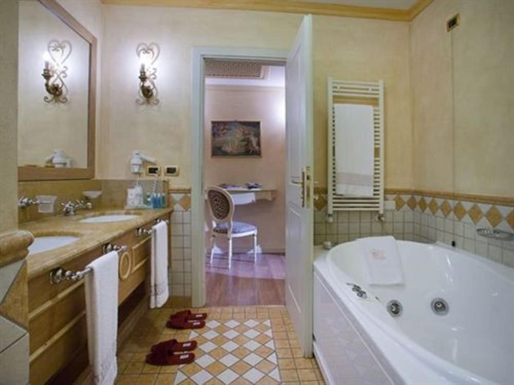 Vip's Motel Luxury Accommodation & Spa 15/72