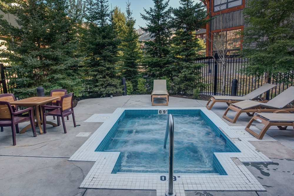 Lodges at Canmore 22/52