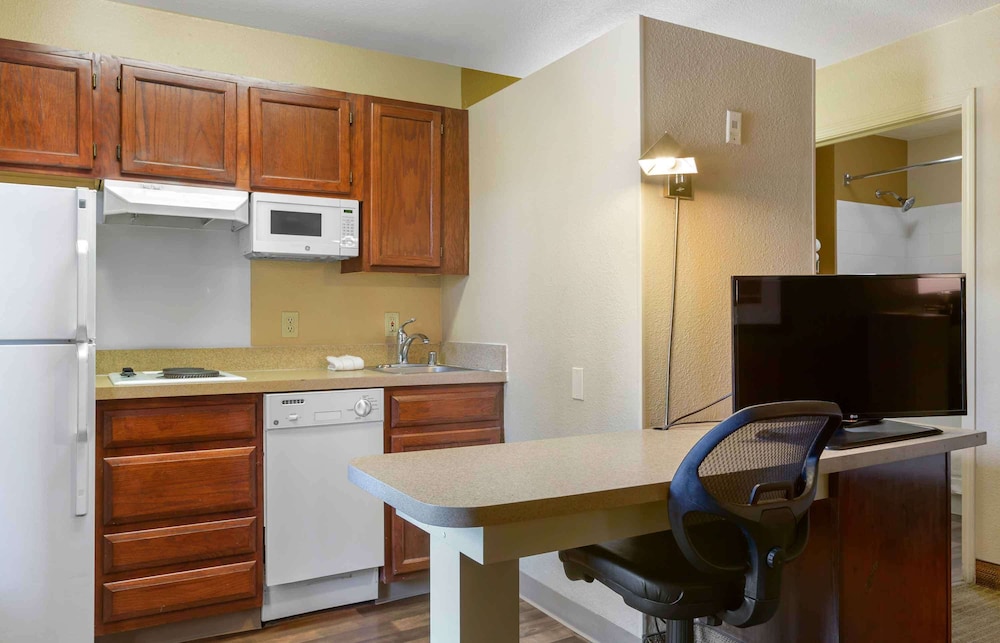 Extended Stay America Select Suites Phoenix Airport E Oak St 49/56