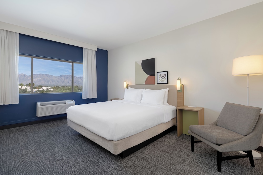 ROOM, KING BED