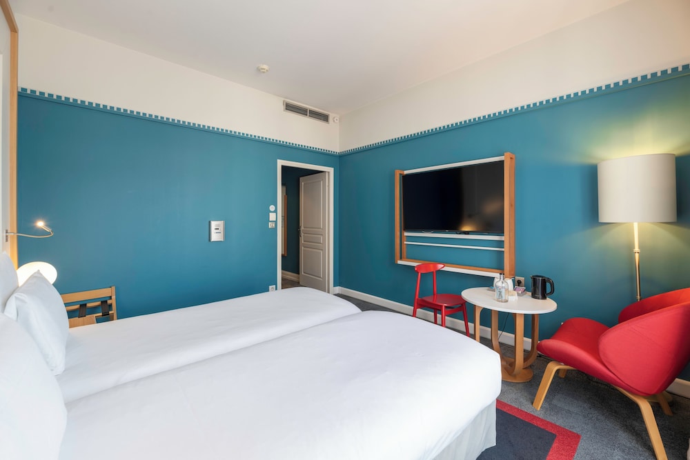 SUPERIOR, TWIN BEDS, ACCESSIBLE