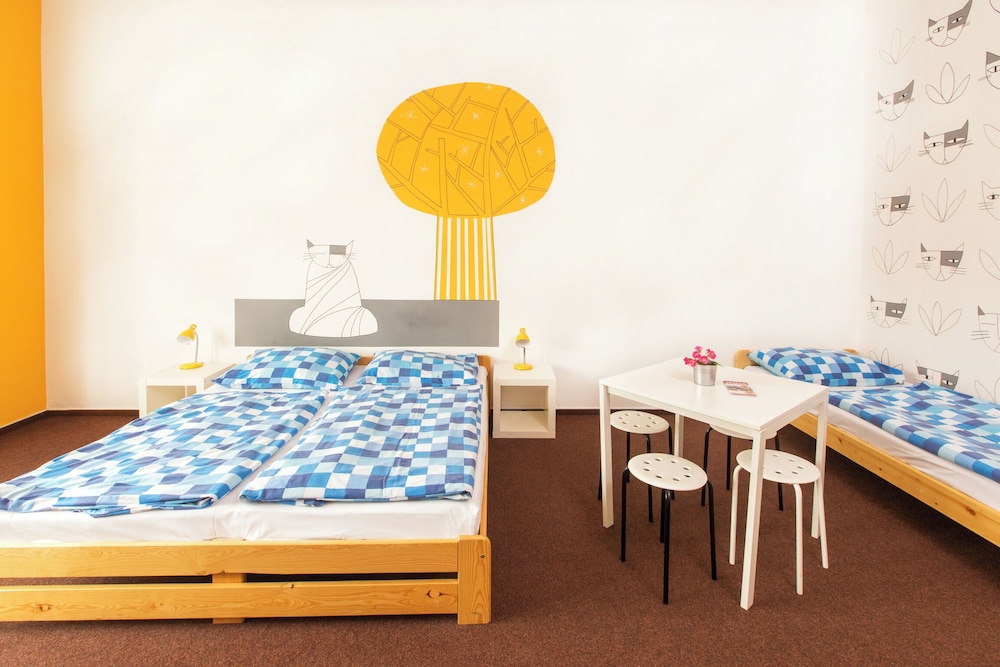 ECONOMY, TWIN BEDS