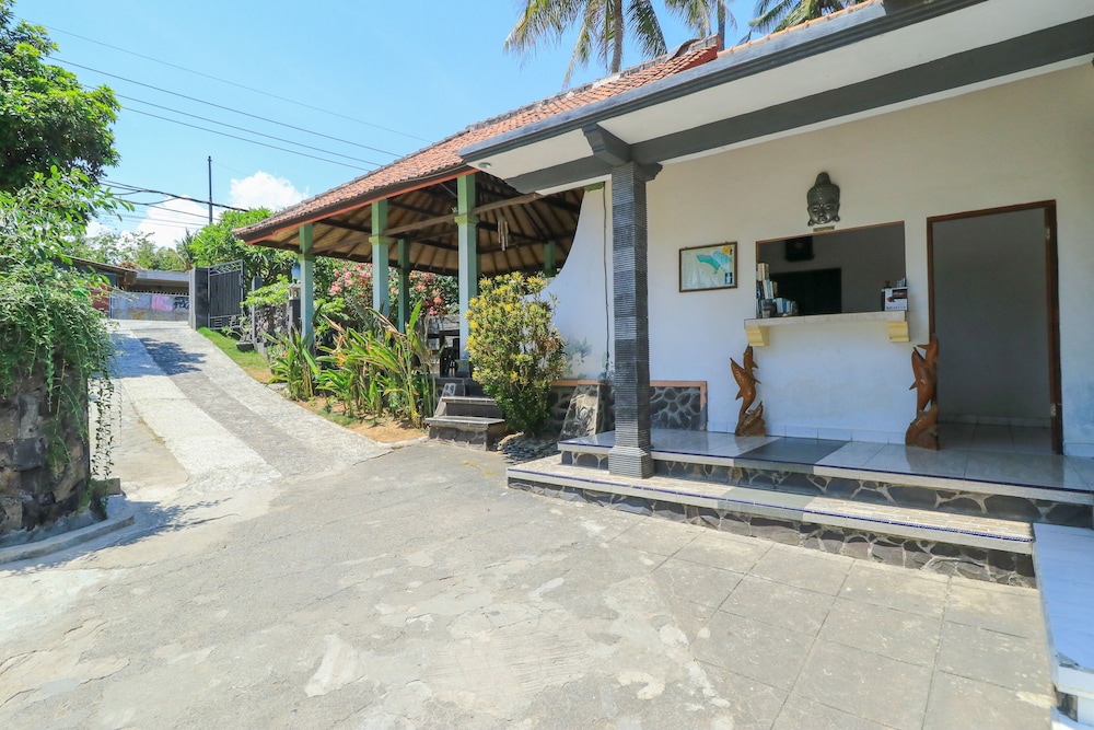 Hotel Tara Bar & Resto Air Sanih by ZUZU 49/57