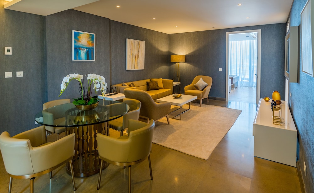 Lancaster Eden Bay Hotel, Beirut 34/65