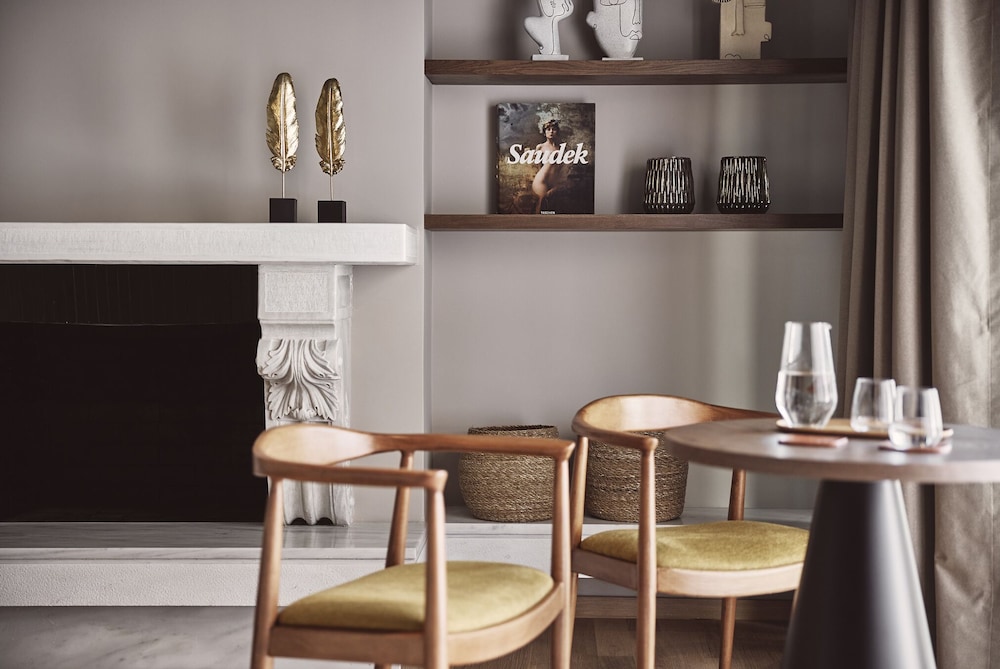Cama Luxury Suites 47/58