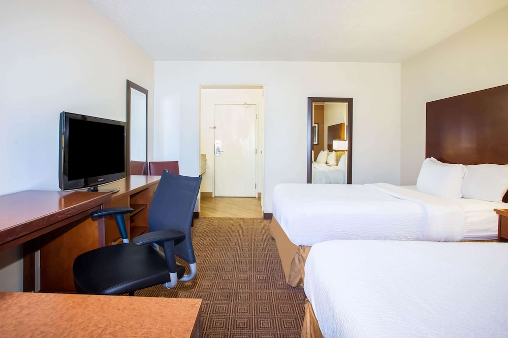 Baymont by Wyndham Columbia, MO 11/23