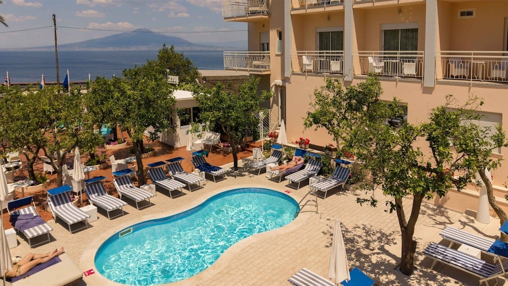 Hotel Regina Sorrento 62/72