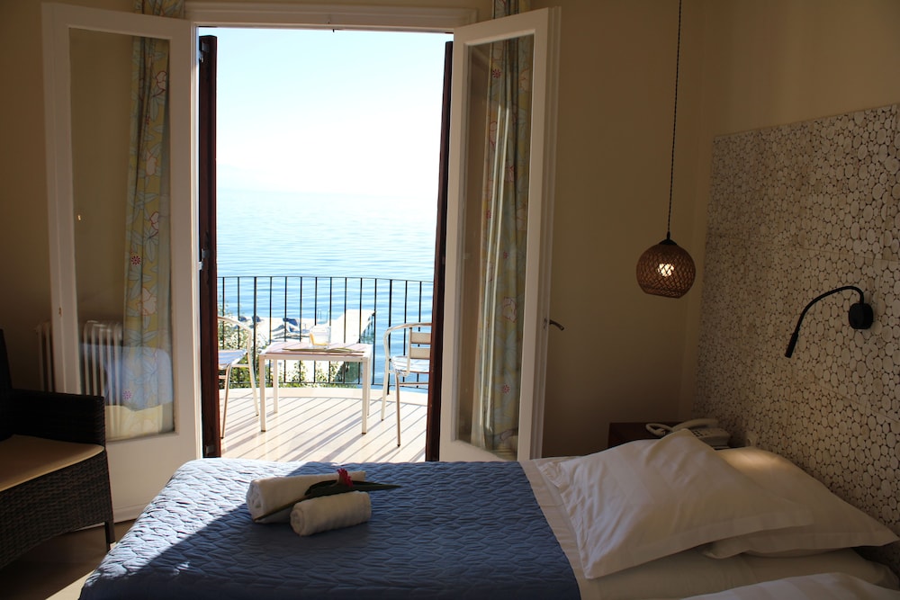 Dassia Beach Hotel 23/70
