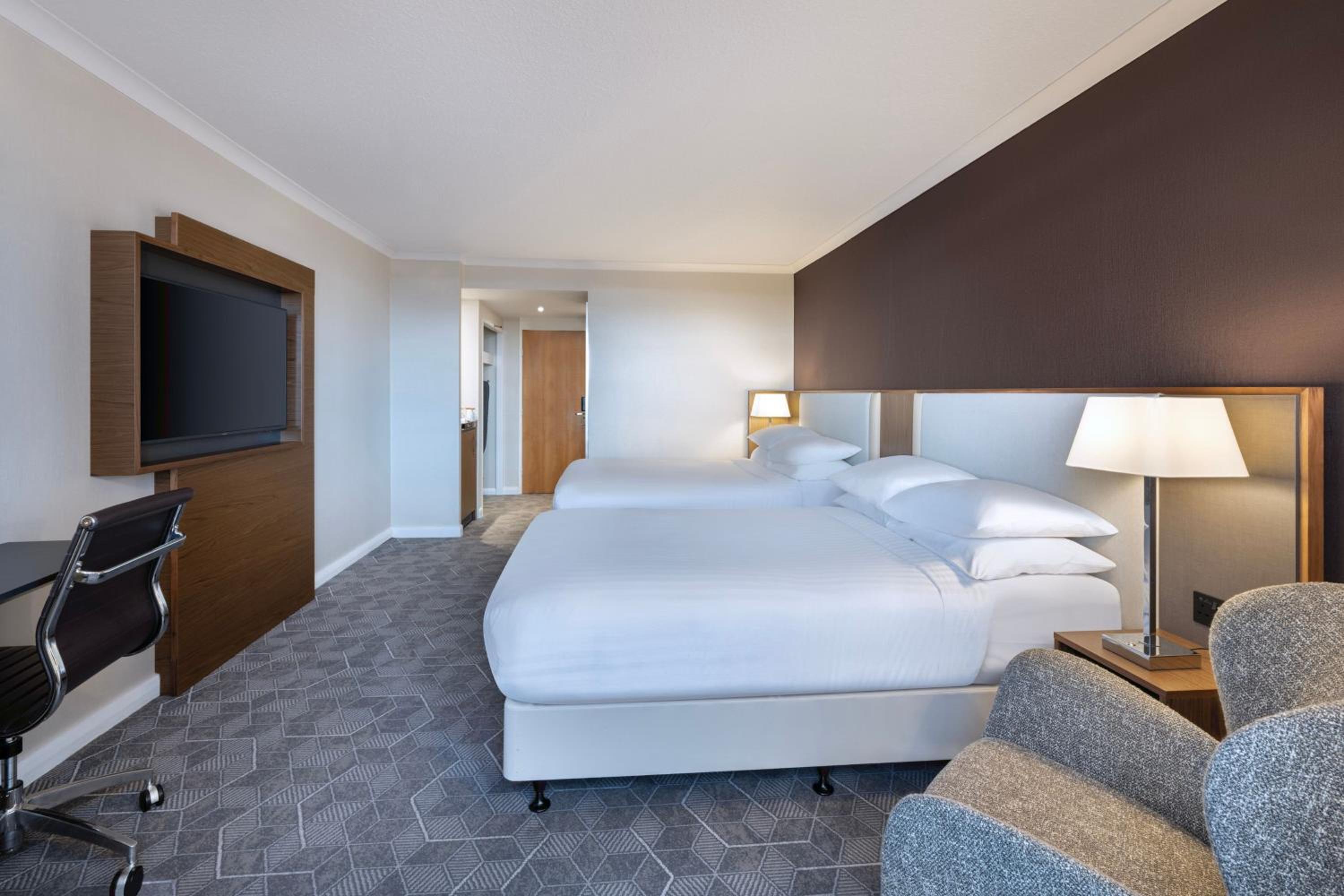 Renovated, Family, 2 Double Beds، Delta Hotels by Marriott Bristol City Centre 3/6