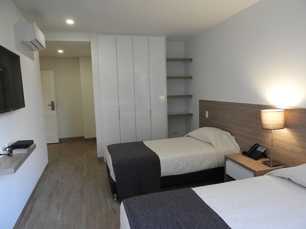 Park V Hotel Suites 14/45