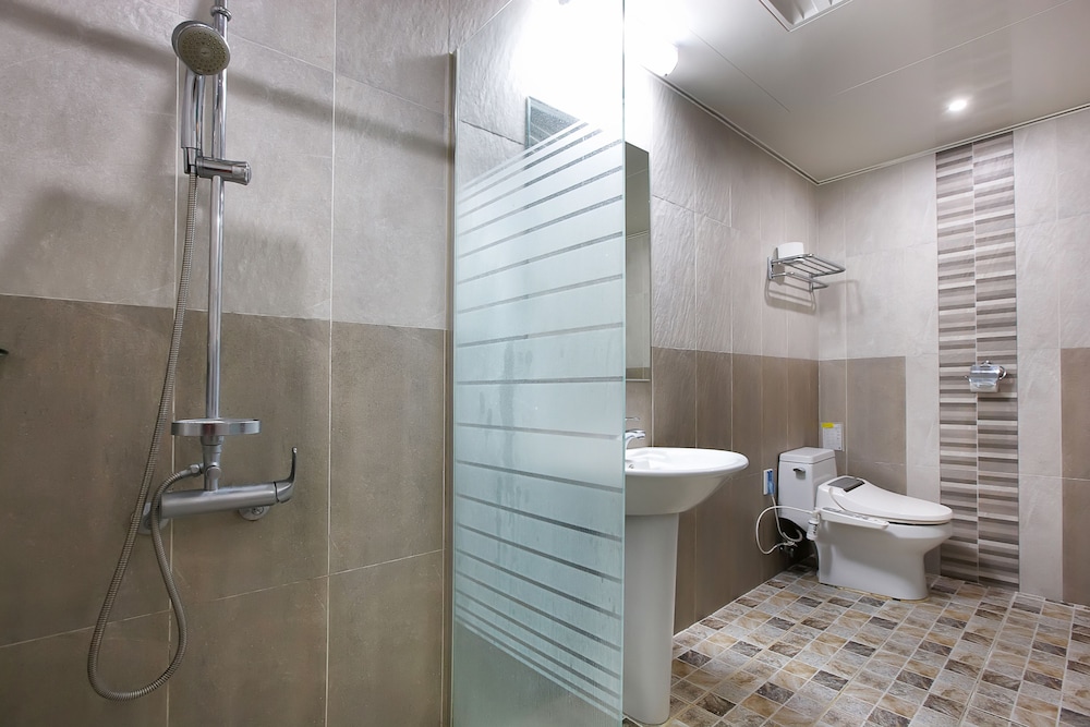 Dome Hotel Geoje 50/50
