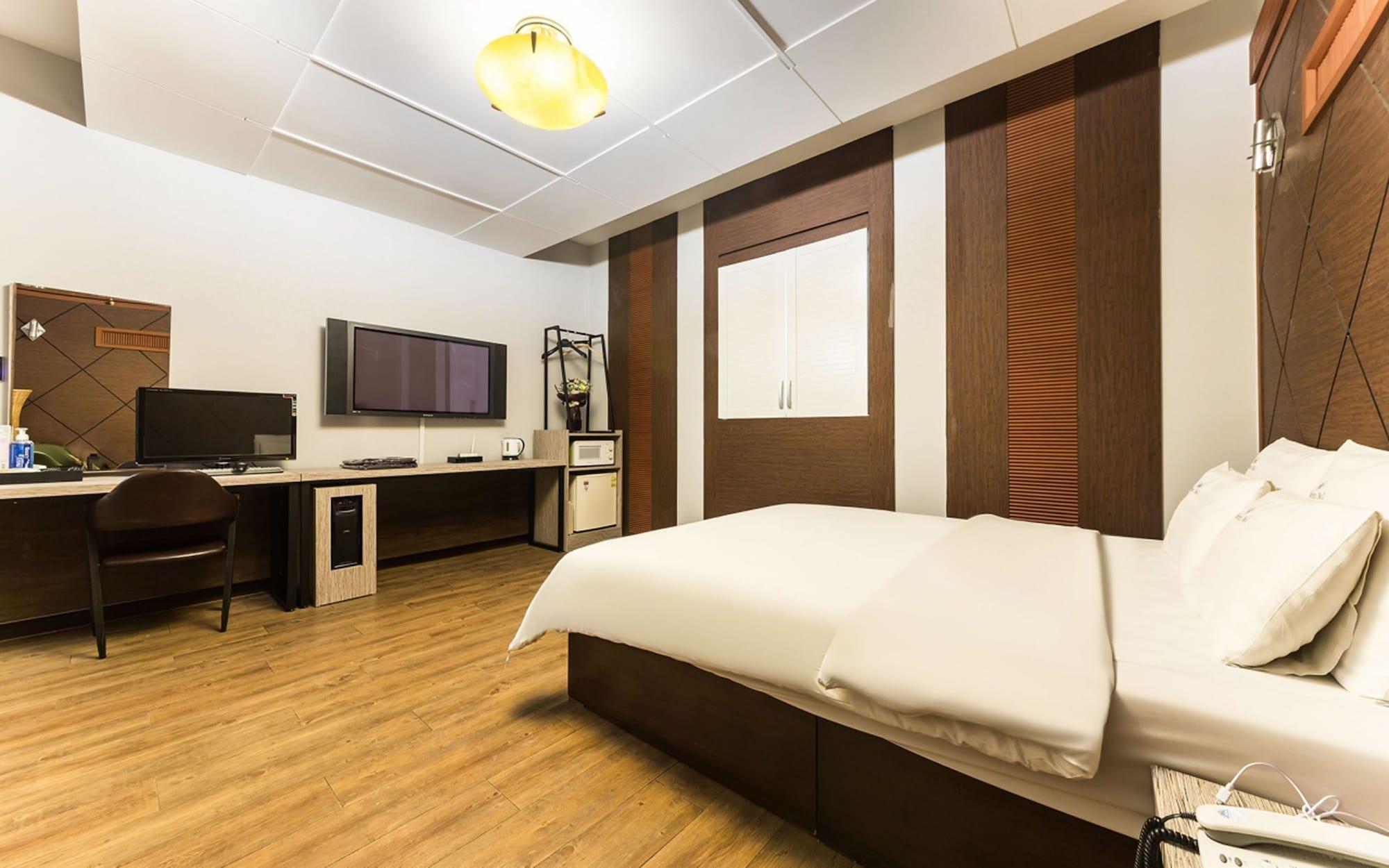 No 1 Hotel 5/44