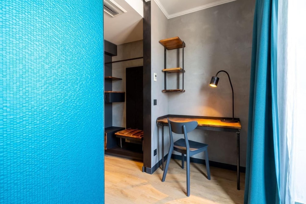 Unsolds Factory Hotel 30/48