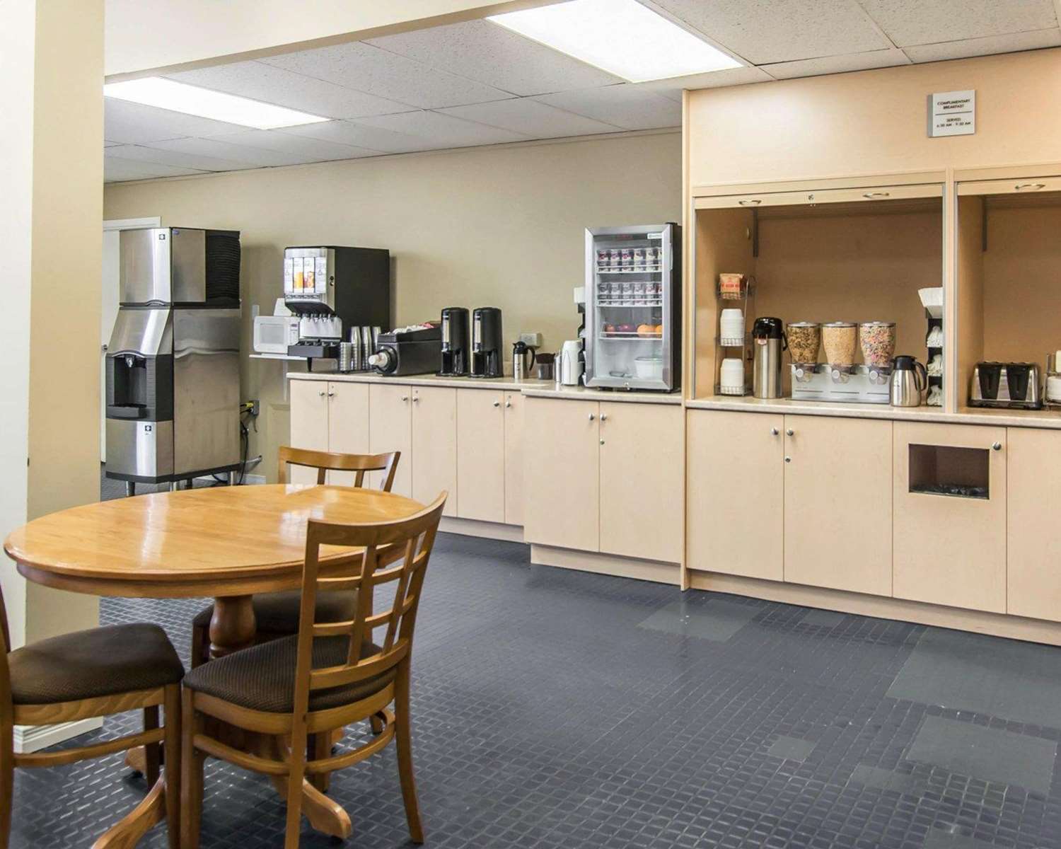Econo Lodge New Liskeard, ON 11/12