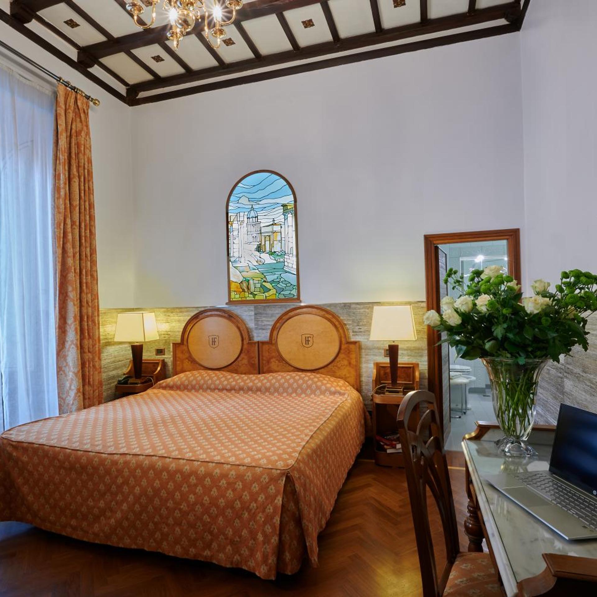 ROOM, DOUBLE OR TWIN BED