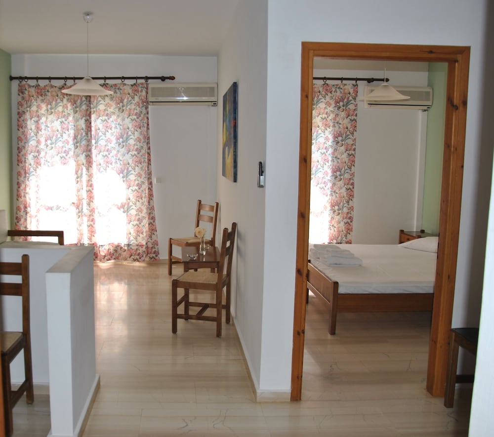 Filoxenia Hotel Apartments 33/41