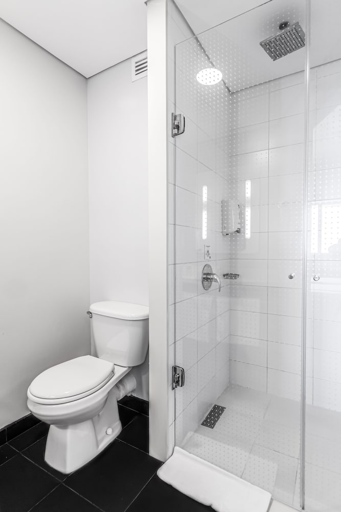 غرفة قياسية بسريرين منفصلين بإطلالة على البحر، IBIS CARTAGENA MARBELLA 3/5