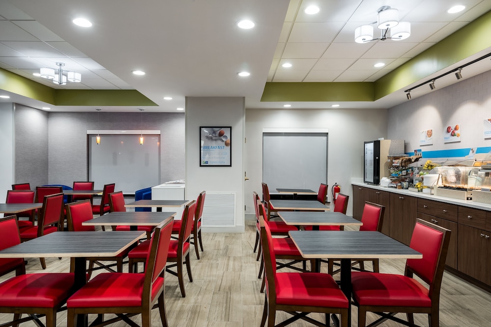 Holiday Inn Express Hotel And Suites Bartow 51/57