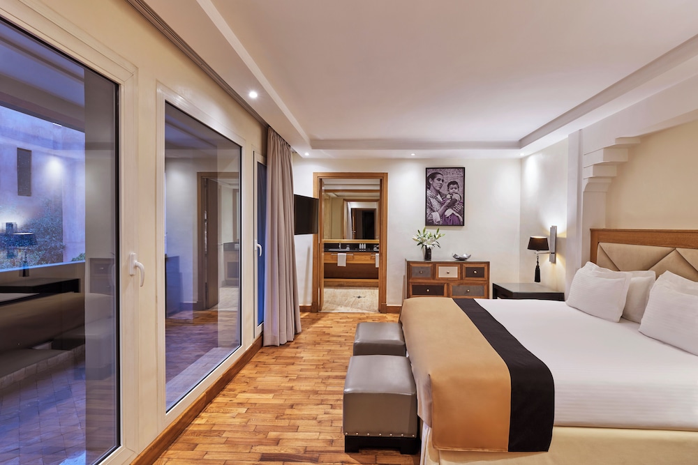 4 Bedrooms, Ryad, Superior, Suite, 4 King Beds, Pool View