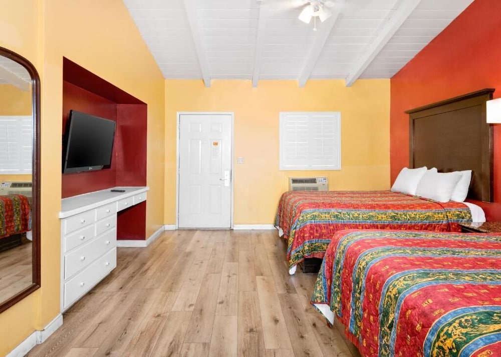 Fallbrook Country Inn 25/65