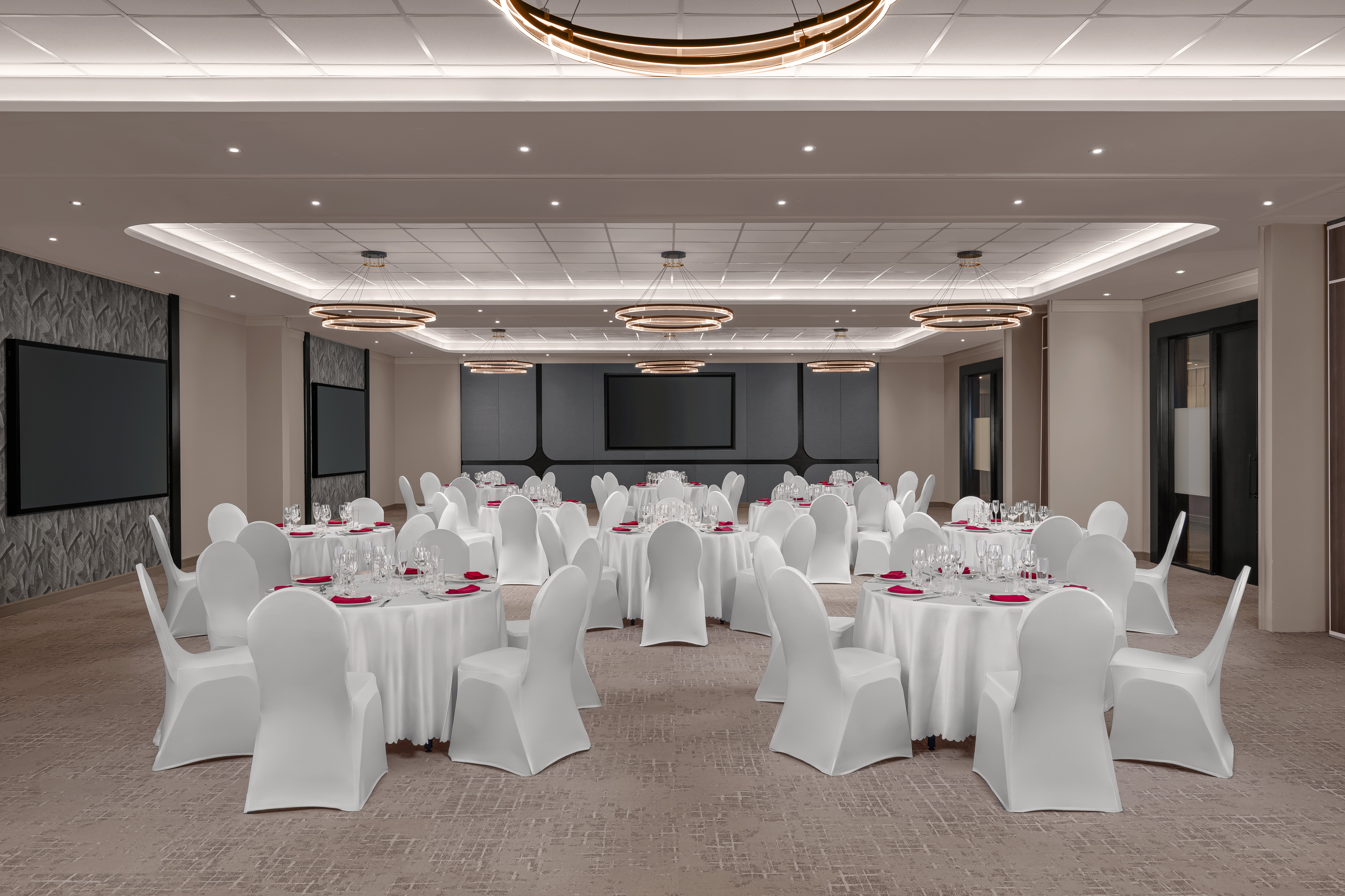 Crowne Plaza Dar Es Salaam 61/74