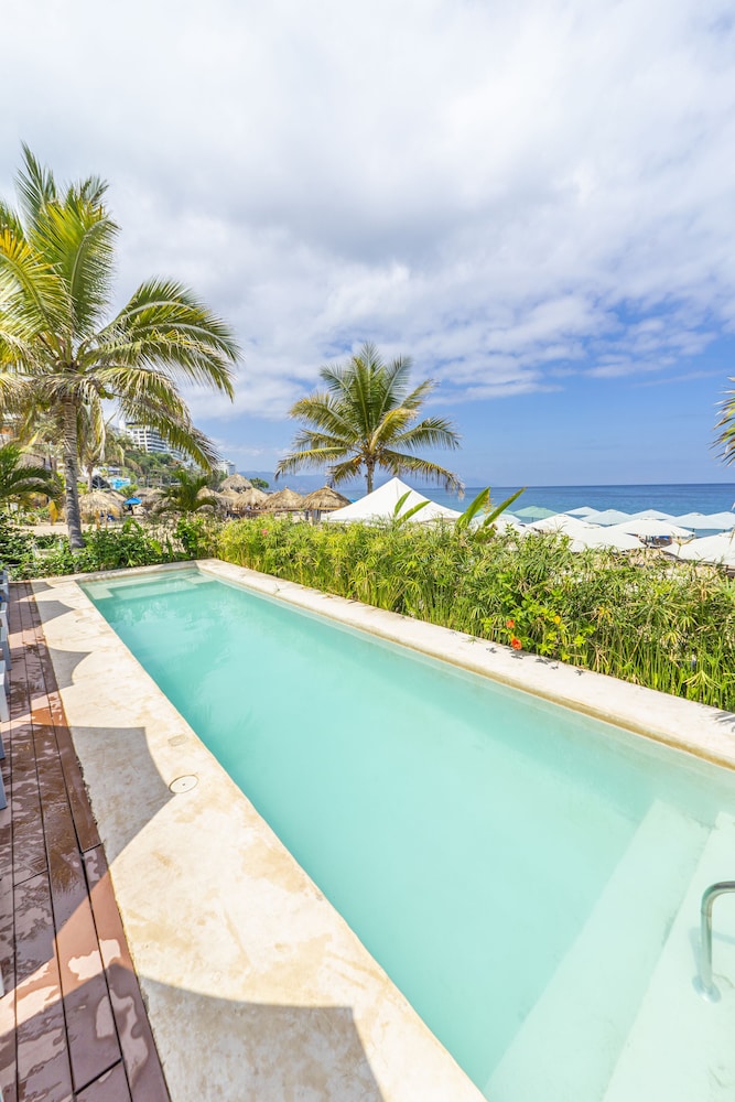 Suites At Sapphire Ocean Club 16/30
