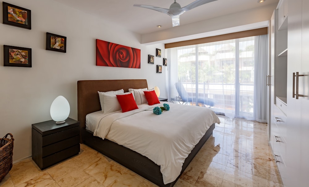 2 BEDROOMS, PREMIUM, SUITE, PARTIAL OCEAN VIEW