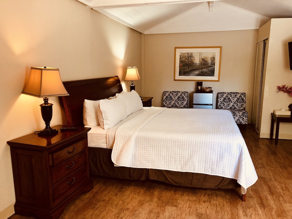 Carmel Resort Inn 16/72