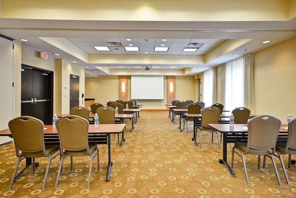 Hyatt Place Chicago/Naperville/Warrenville 63/68