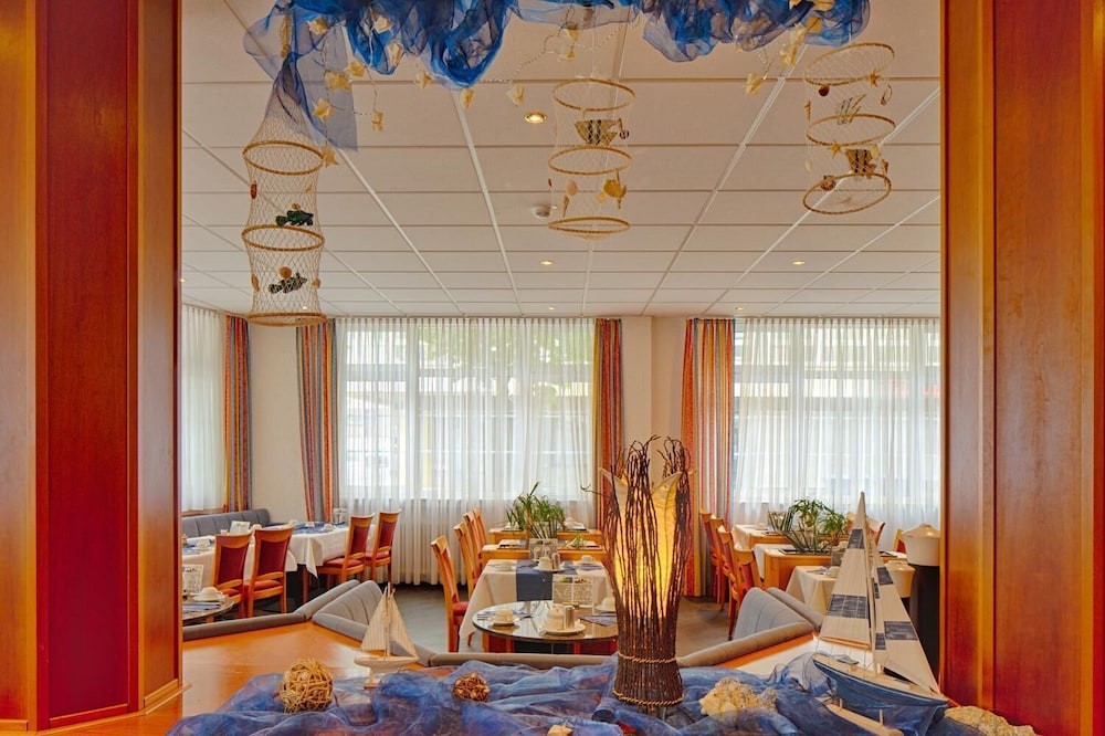 HOTEL RIESENJunior by Trip Inn 23/33